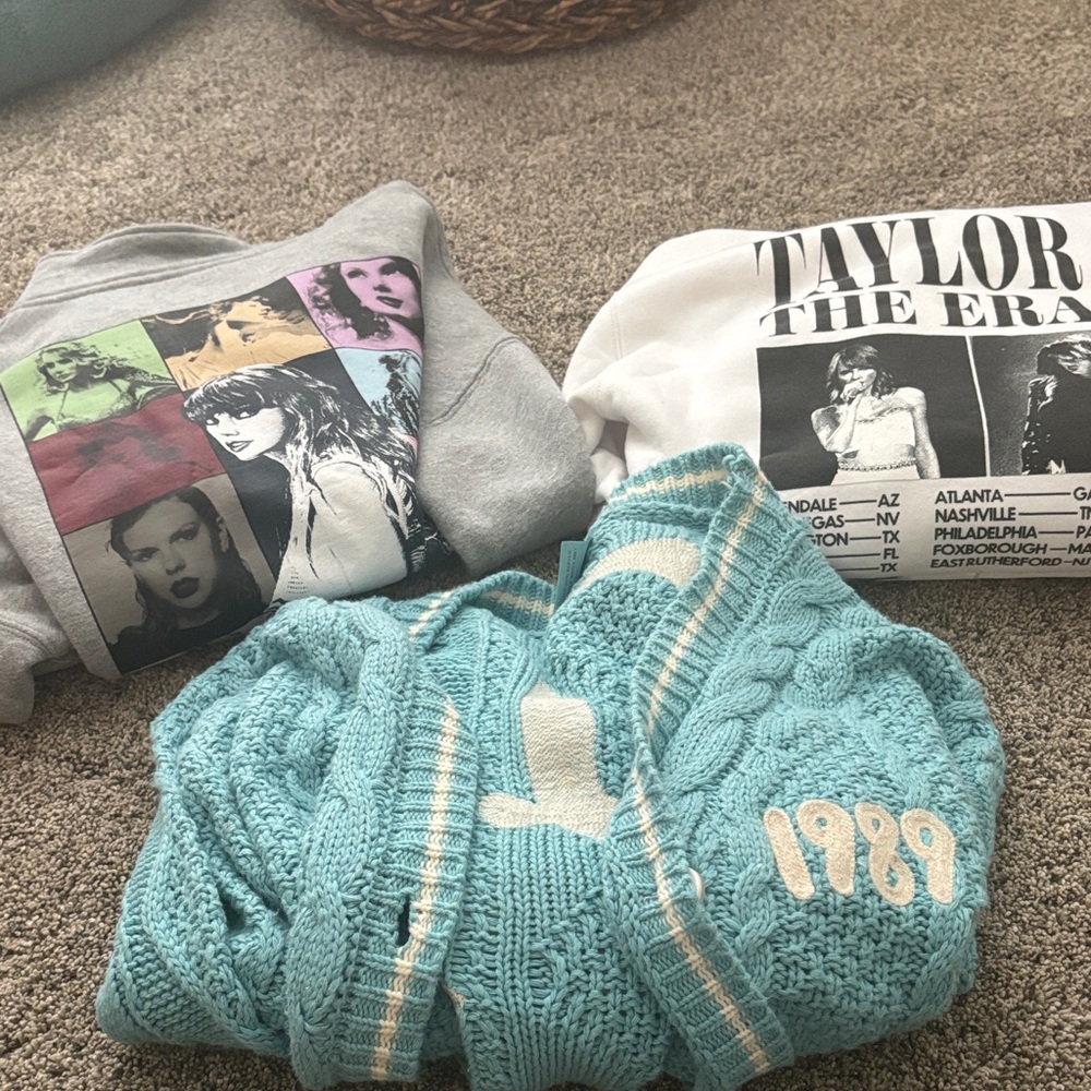 Taylor swift bundle (look at the single listings to see details about each item)